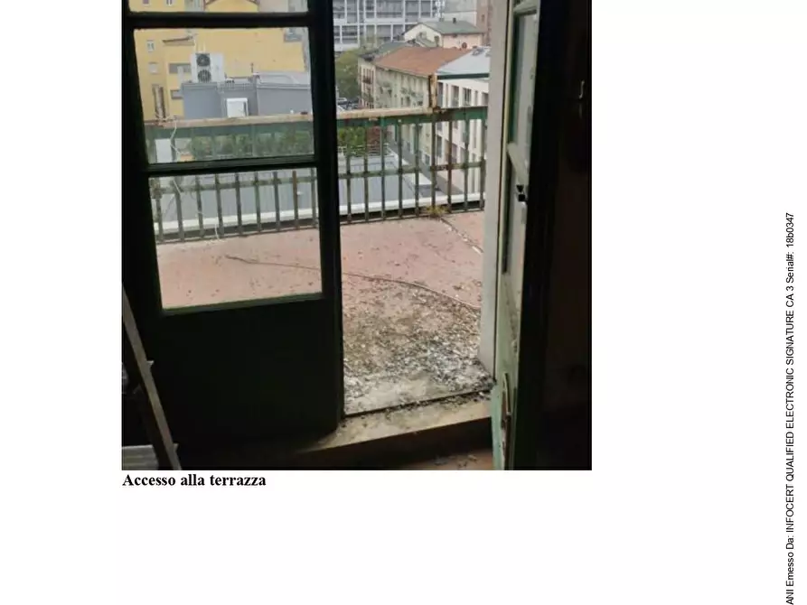 Immagine 10 di Appartamento in vendita  16 a Milano
