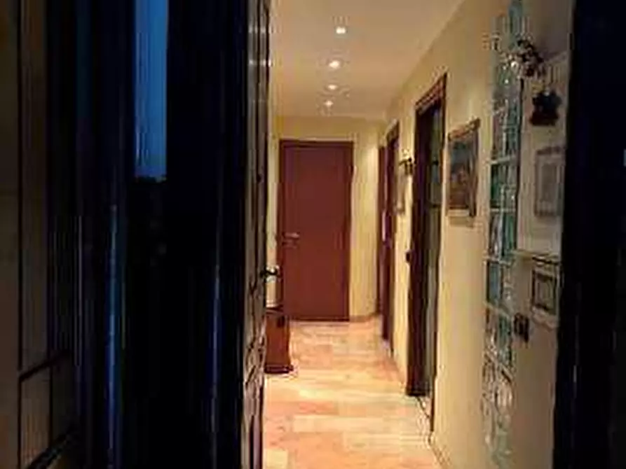 Immagine 10 di Appartamento in vendita  15 a Milano