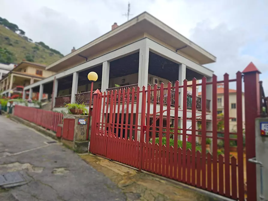 Immagine 1 di Villa in vendita  a Palermo