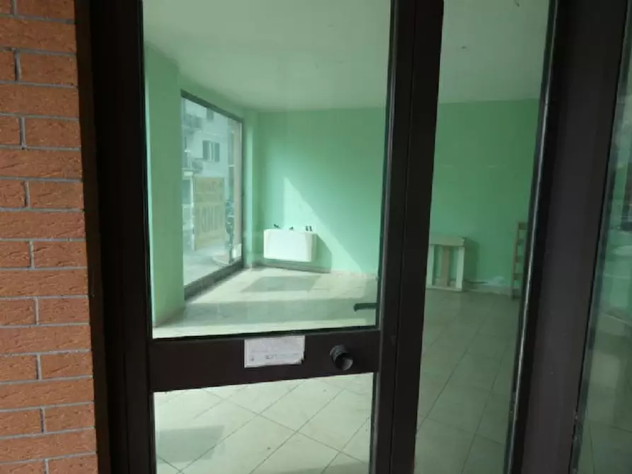Immagine 4 di Negozio in vendita  23 a Moncalieri