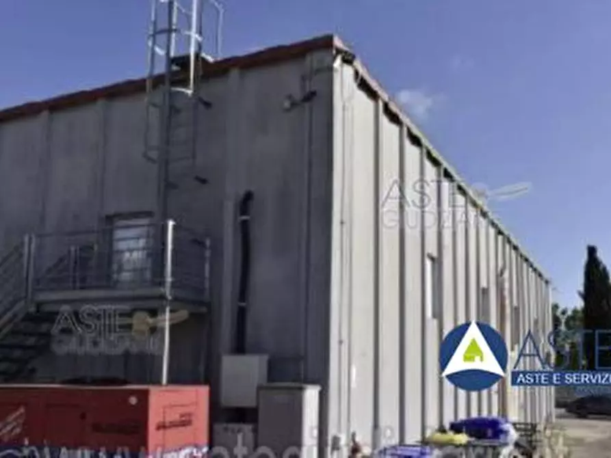 Immagine 2 di Capannone industriale in vendita  a Latina