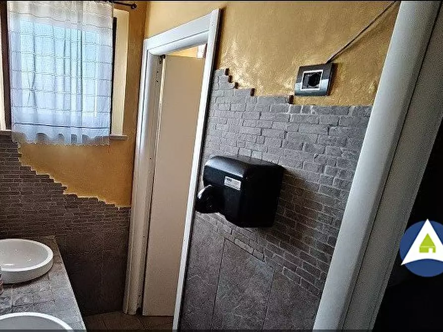 Immagine 4 di Capannone industriale in vendita  42 a Nocera Umbra