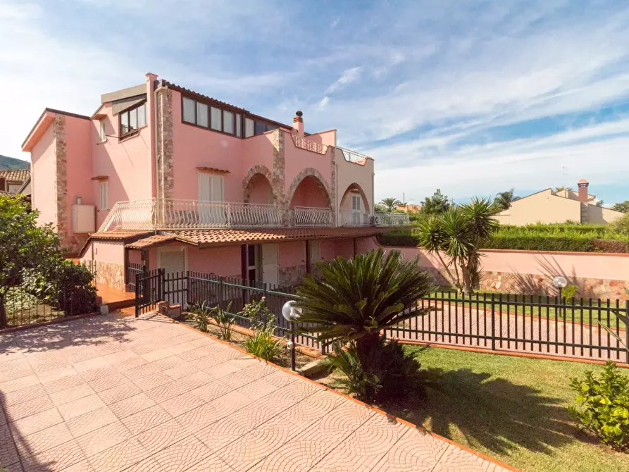 Immagine 1 di Villa in vendita  a Cefalu'