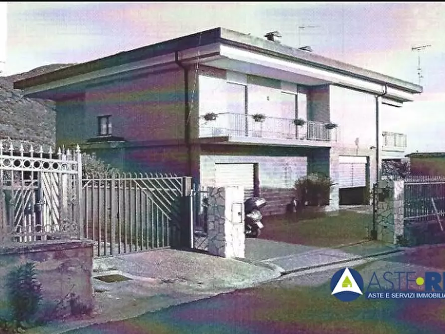 Immagine 1 di Casa indipendente in vendita  8 a Terracina