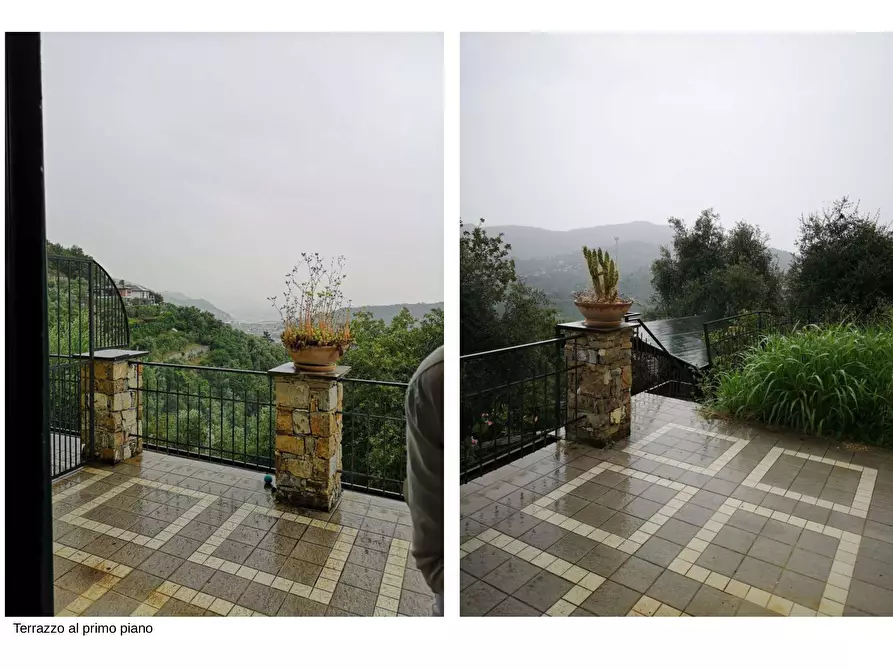 Immagine 9 di Villa in vendita  7 A a Rapallo