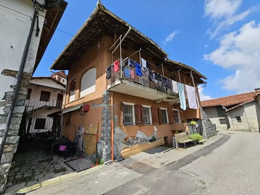 Immagine 3 di Villa in vendita  8 a Palazzo Canavese