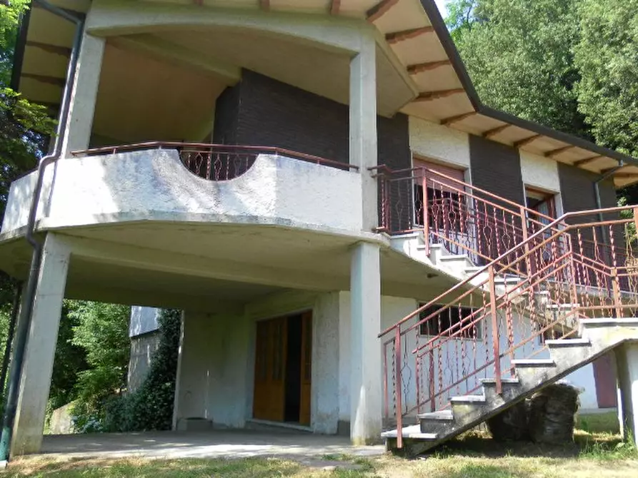 Immagine 1 di Villa in vendita  a Carrara