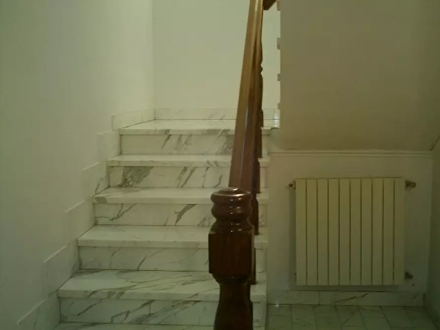 Immagine 1 di Casa semindipendente in vendita  a Carrara