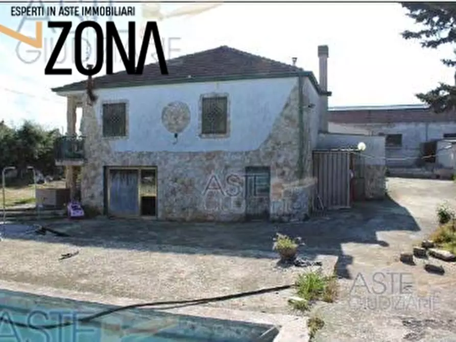 Immagine 1 di Villa in vendita  61 a Santeramo In Colle