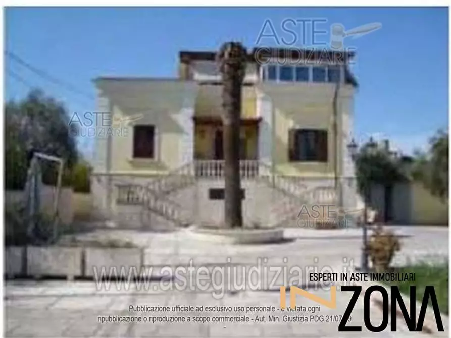 Immagine 1 di Villa in vendita  a Bari
