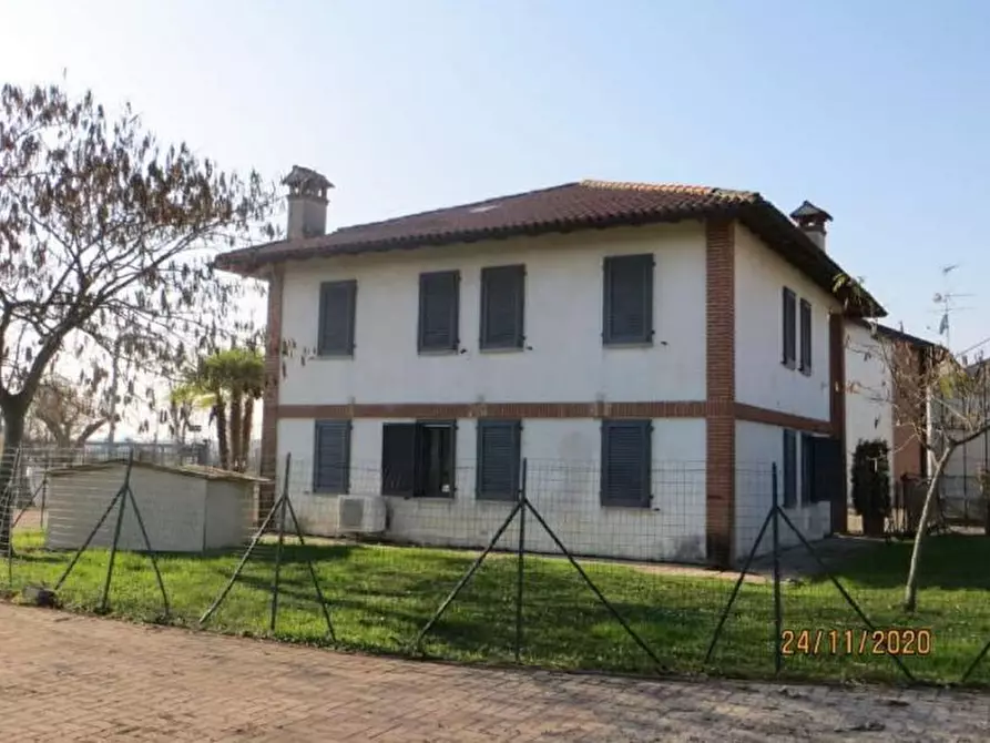 Immagine 2 di Villa in vendita  549 a Milano