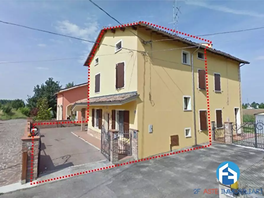 Immagine 1 di Casa semindipendente in vendita  37 a Gualtieri