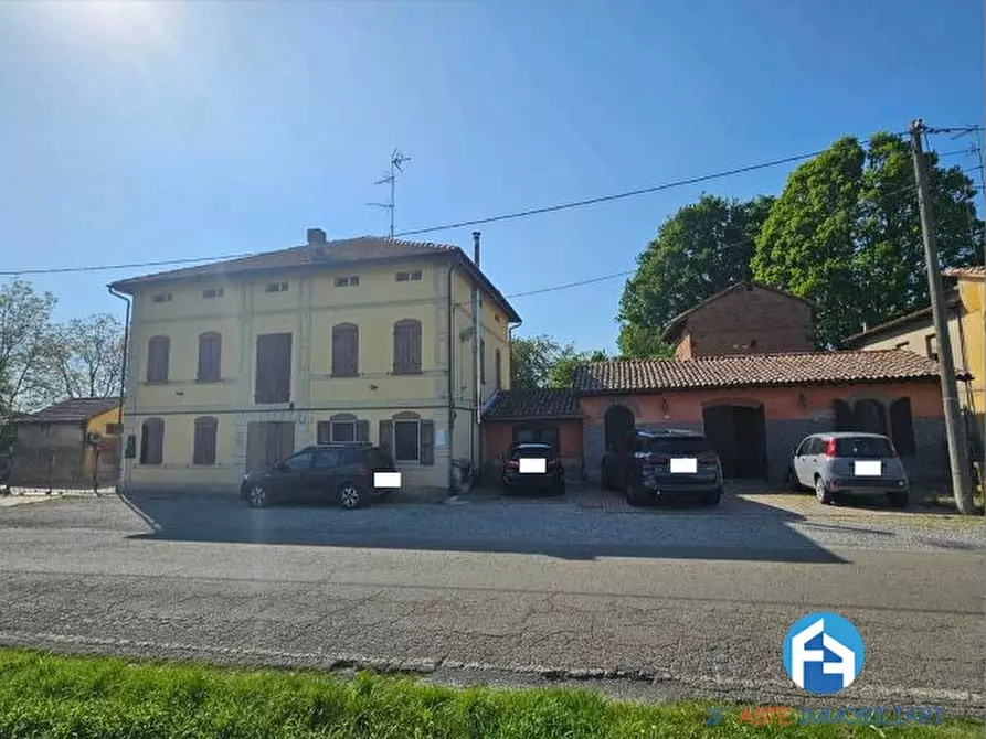 Immagine 1 di Casa semindipendente in vendita  57 a Correggio