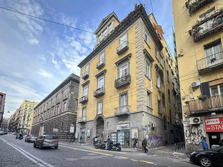 Immagine 1 di Magazzino in vendita  a Napoli