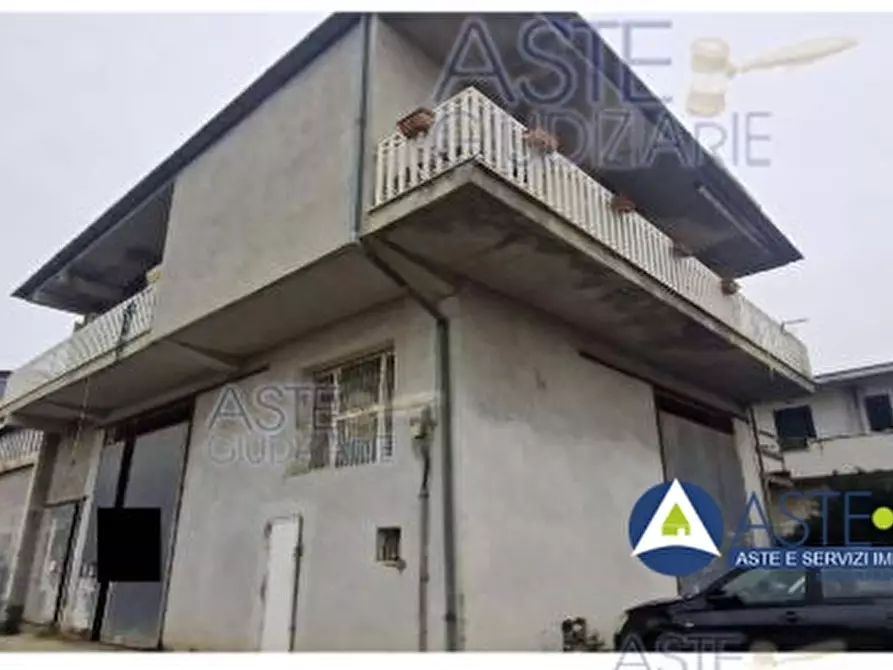 Immagine 1 di Palazzo in vendita  a Sezze