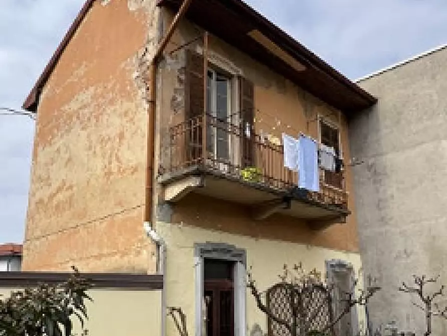 Immagine 1 di Rustico / casale in vendita  2/4 a Busto Arsizio