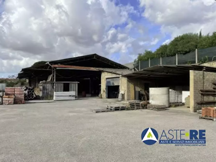 Immagine 1 di Capannone industriale in vendita  a Latina