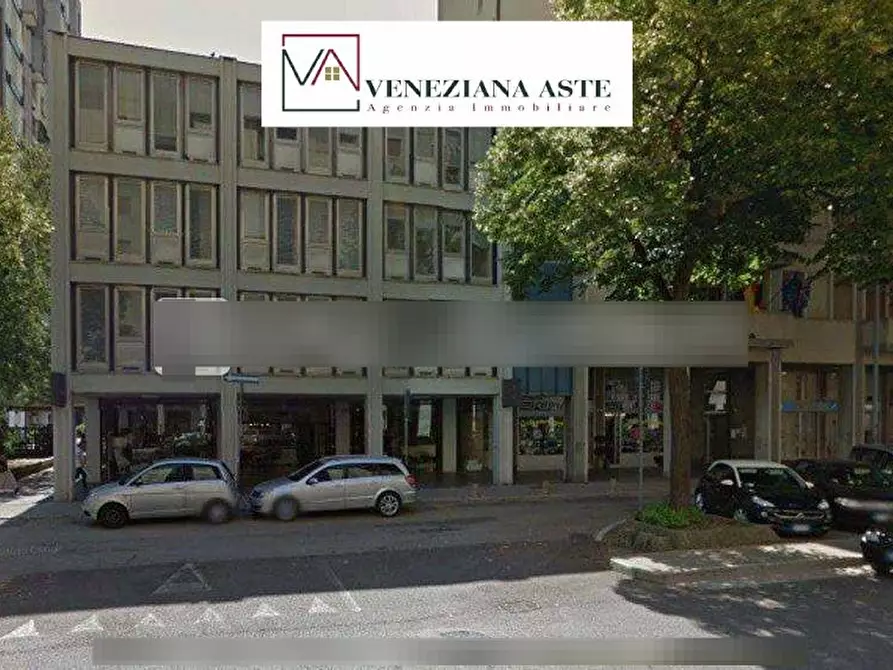 Immagine 1 di Negozio in vendita  95/A e 95/B a Venezia