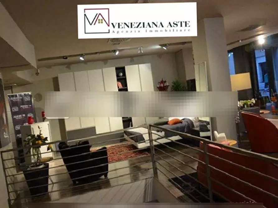 Immagine 3 di Negozio in vendita  95/A e 95/B a Venezia