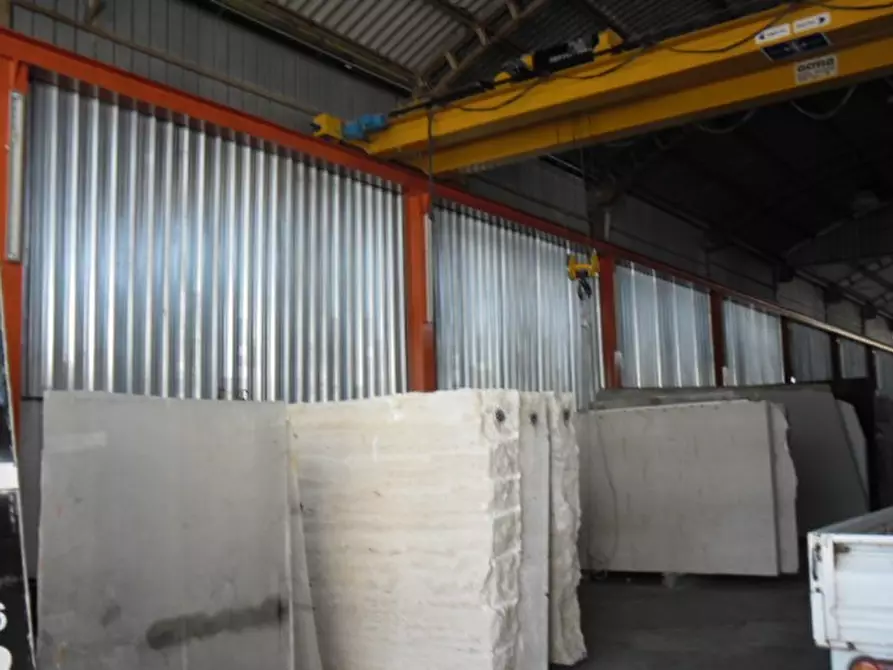 Immagine 2 di Capannone industriale in vendita  a Ortonovo