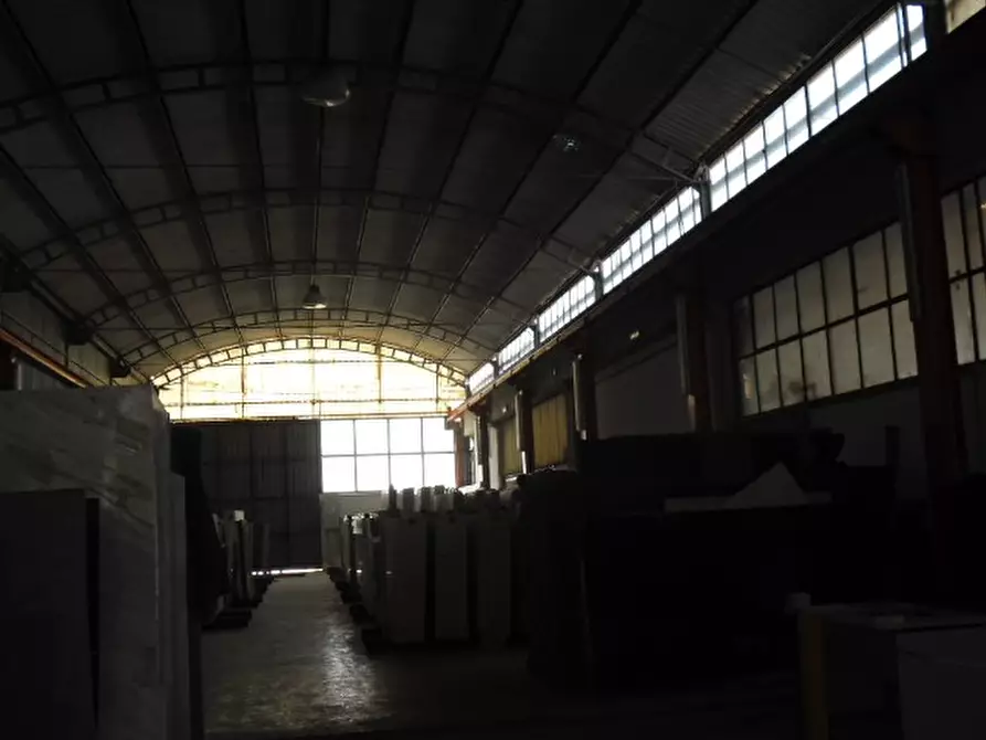 Immagine 3 di Capannone industriale in vendita  a Ortonovo