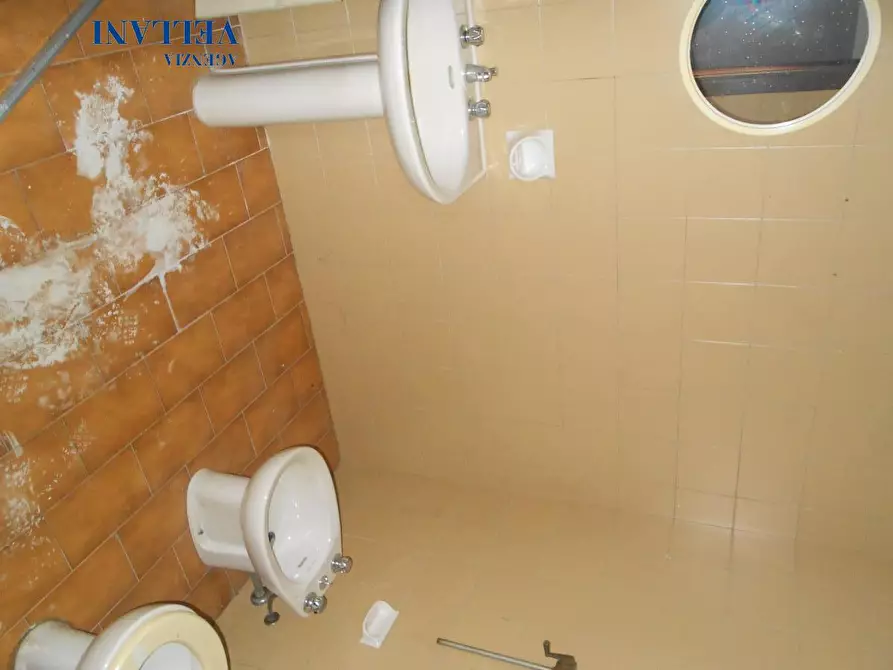 Immagine 4 di Ufficio in vendita  a Carpi