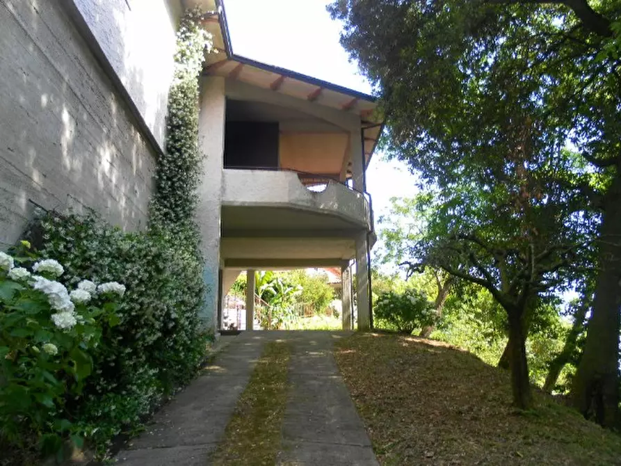 Immagine 2 di Villa in vendita  a Carrara
