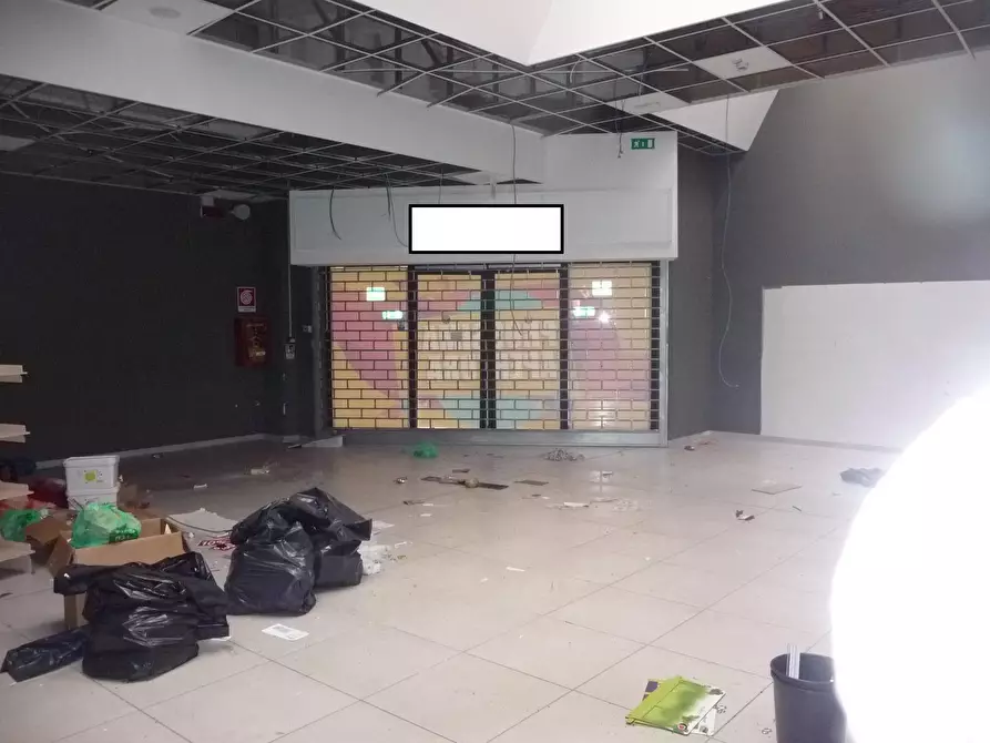 Immagine 3 di Negozio in vendita  7 a Caselle Torinese