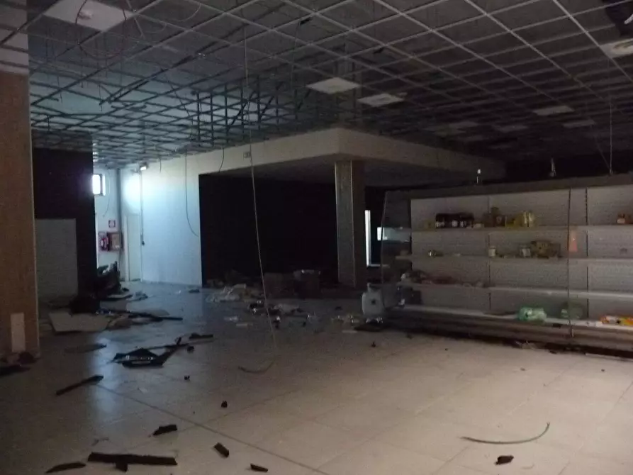 Immagine 4 di Negozio in vendita  7 a Caselle Torinese