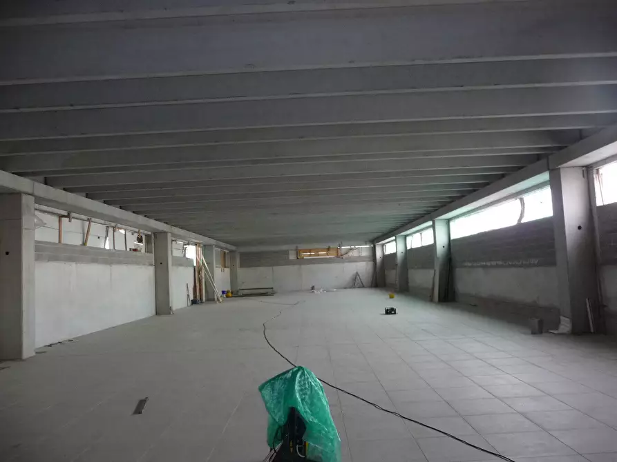 Immagine 4 di Negozio in vendita  7 a Caselle Torinese