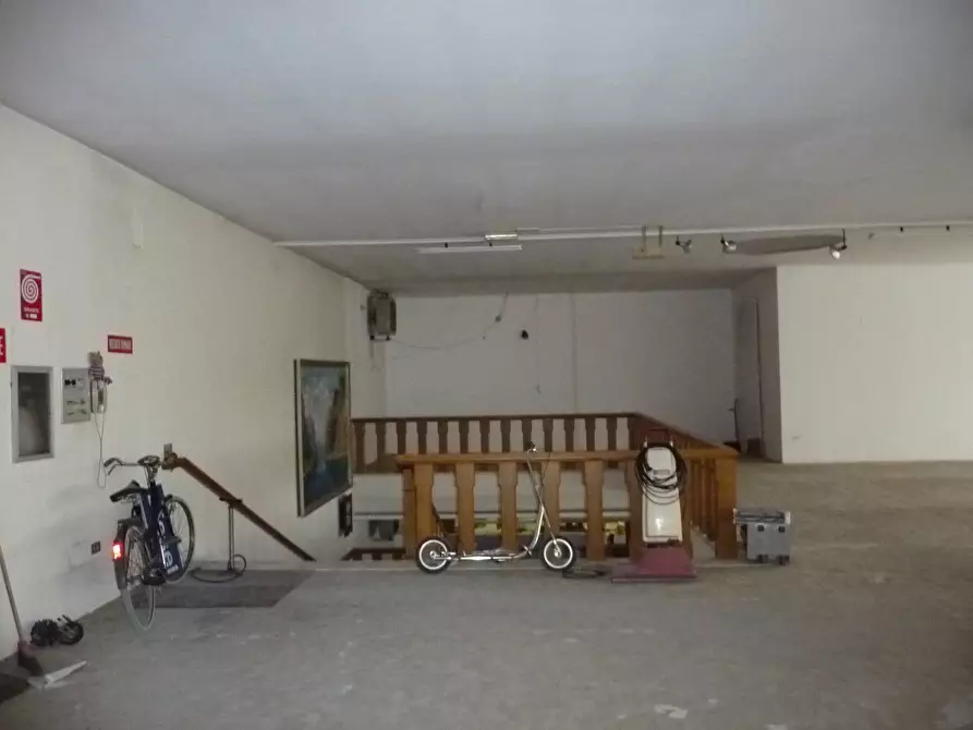 Immagine 3 di Negozio in vendita  7 a Caselle Torinese