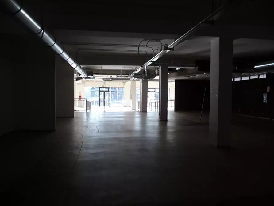 Immagine 10 di Negozio in vendita  7 a Caselle Torinese