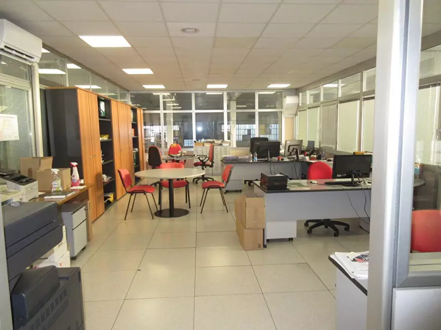 Immagine 5 di Negozio in vendita  15 a Nichelino