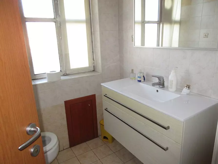 Immagine 7 di Negozio in vendita  15 a Nichelino