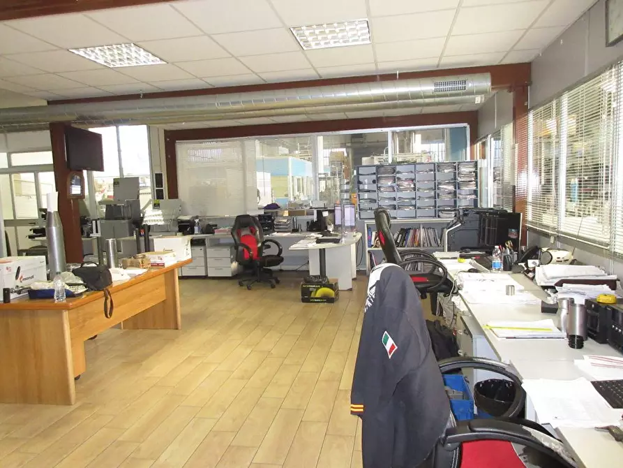 Immagine 10 di Negozio in vendita  15 a Nichelino