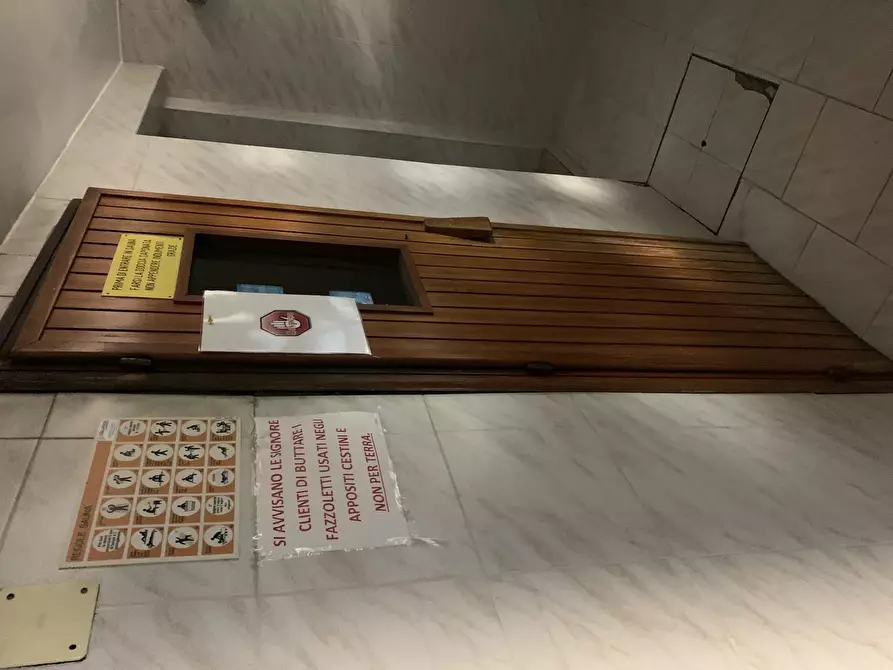 Immagine 4 di Negozio in vendita  74 a Torino