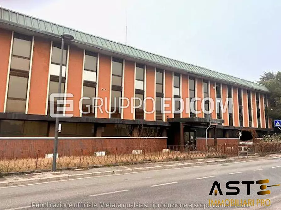 Immagine 1 di Negozio in vendita  a Fiesso D'artico