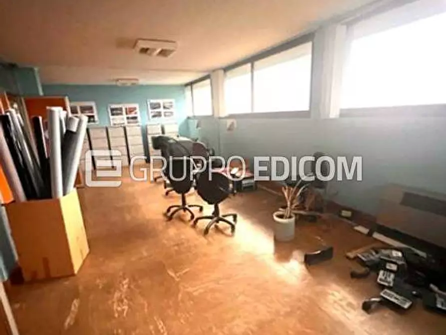 Immagine 10 di Negozio in vendita  a Fiesso D'artico