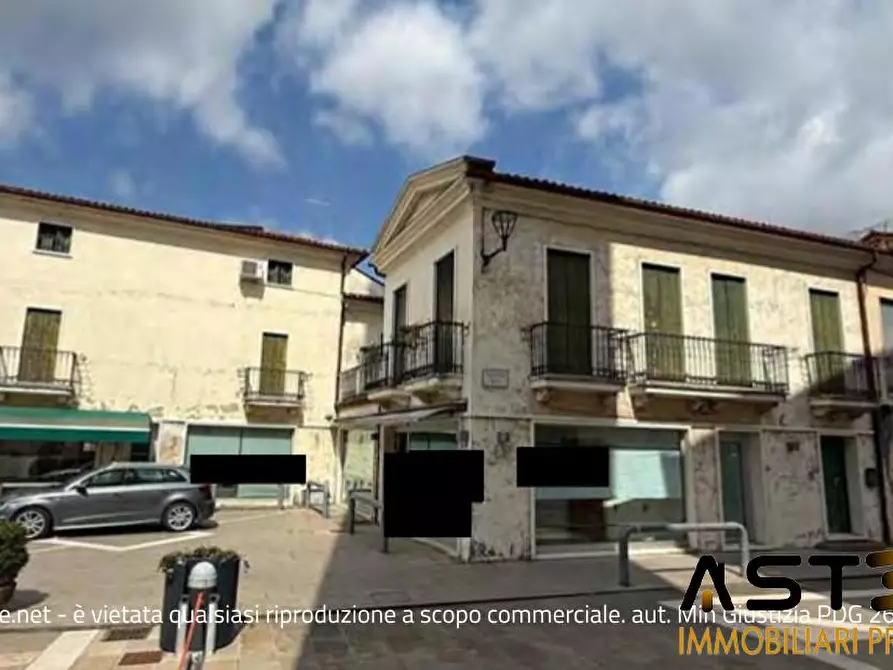 Immagine 1 di Negozio in vendita  snc a Camisano Vicentino
