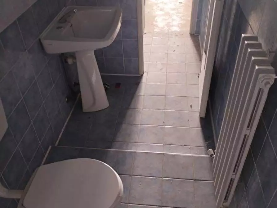 Immagine 8 di Negozio in vendita  18/F a Susa