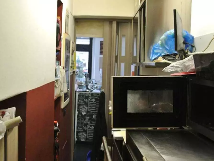 Immagine 4 di Negozio in vendita  36 a Torino