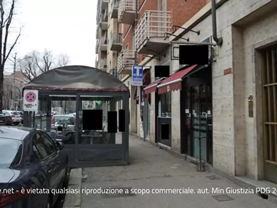 Immagine 2 di Negozio in vendita  144 a Torino