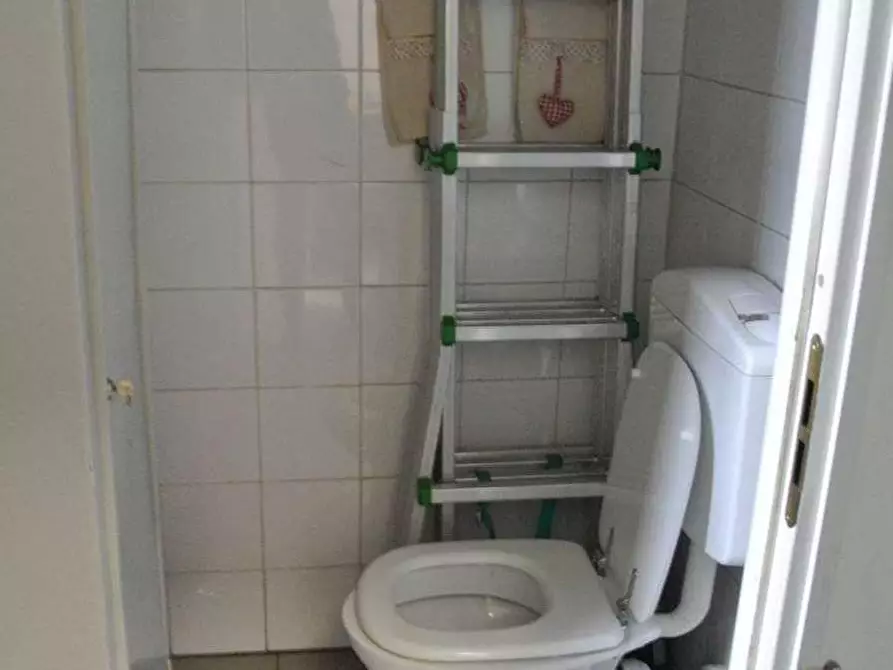 Immagine 4 di Negozio in vendita  144 a Torino