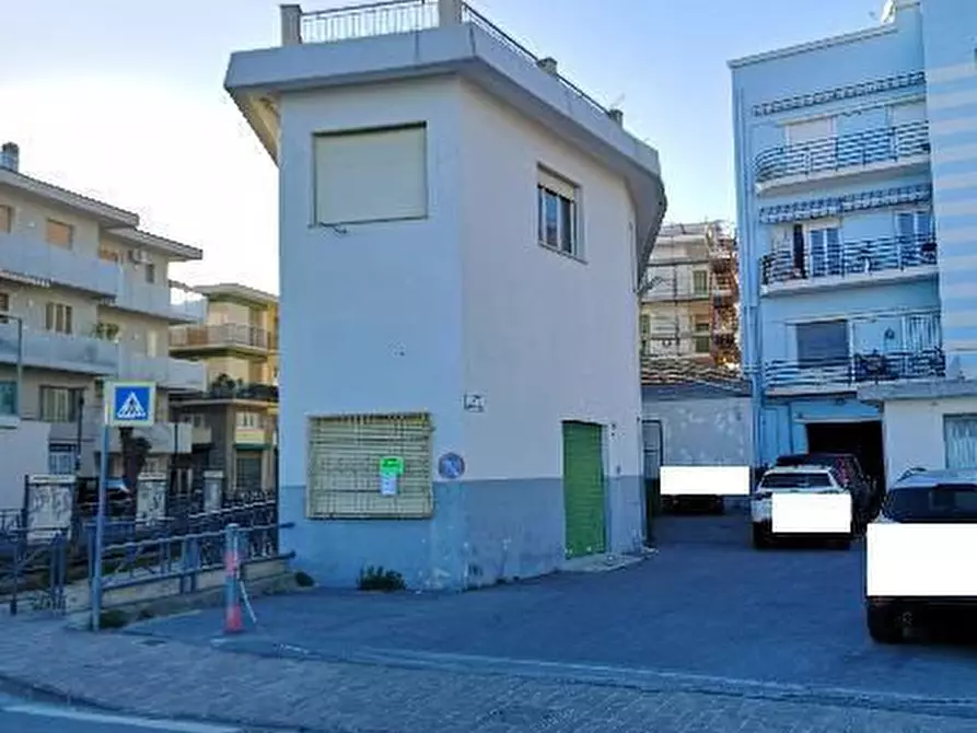 Immagine 6 di Negozio in vendita  85 - 96 - 97 - 88 a Ceriale