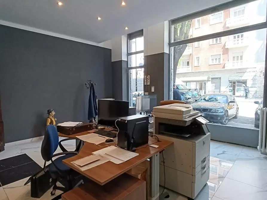 Immagine 2 di Negozio in vendita  103 a Torino