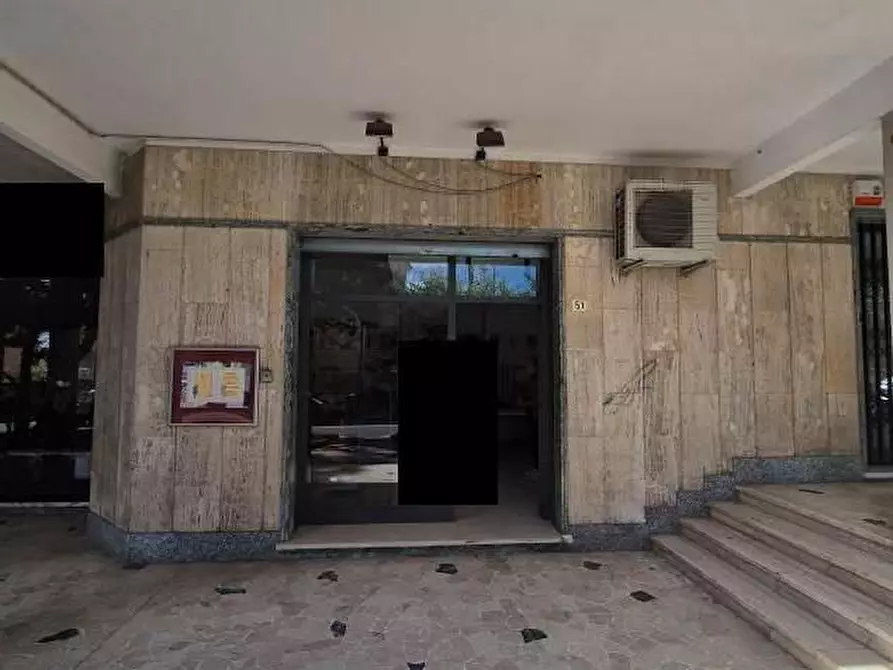 Immagine 4 di Negozio in vendita  51 a Loano