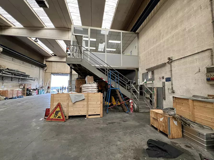 Immagine 5 di Negozio in vendita  8 a La Loggia