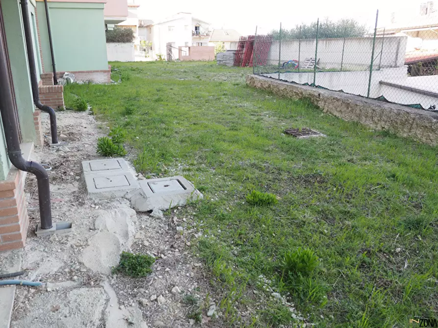 Immagine 10 di Appartamento in vendita  a Colonnella