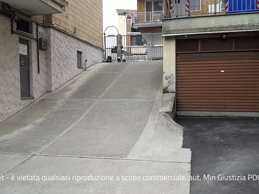Immagine 10 di Negozio in vendita  54 a Moncalieri