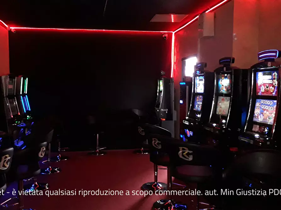 Immagine 7 di Negozio in vendita  54 a Moncalieri